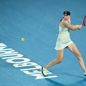 莱巴金娜首次获得澳网女单冠军，收获第二个大满贯奖杯